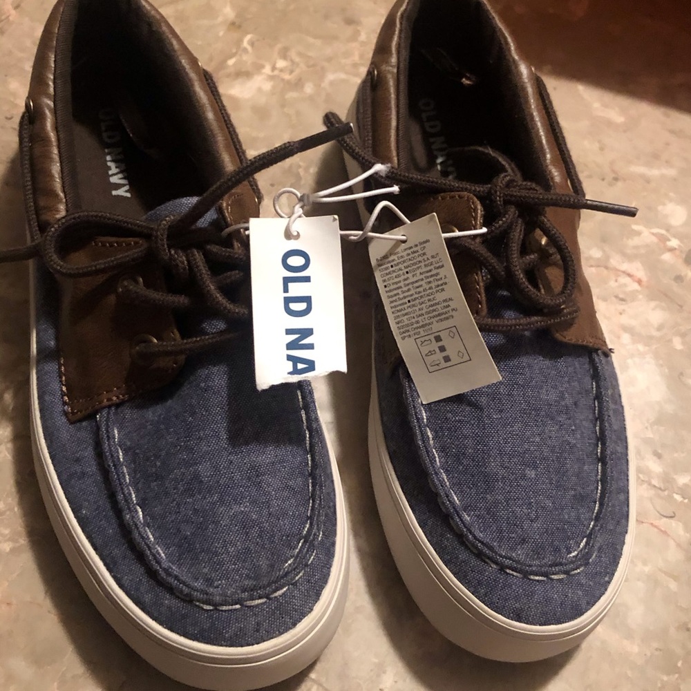 New old navy boys shoes